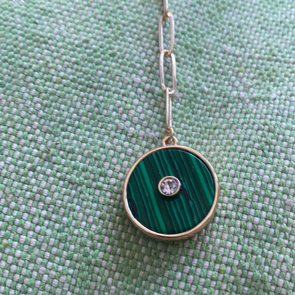 Banana Republic green and gold lariat necklace